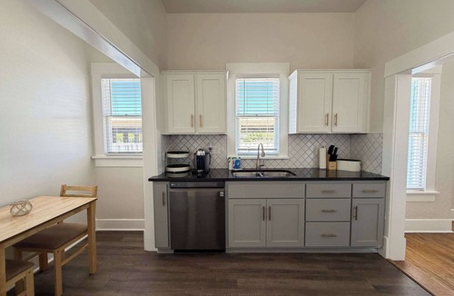 Amarillo House | 3BR Sleep 8 Amarillo Tech + Data Ctr + Hosp Stays