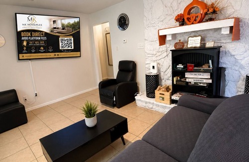 West Arlington House | 3BR.Sleeps11.DallasStadium.6CarDriveway.OneStory