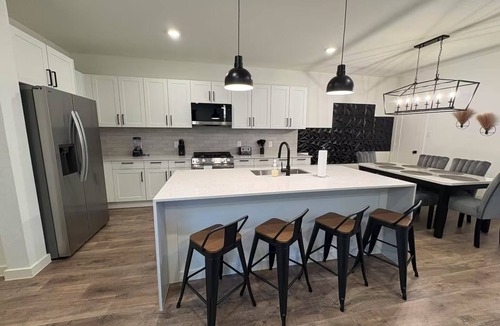 Barrett House | 3BR Waterfront Oasis with Lagoon Access and Private Garage
