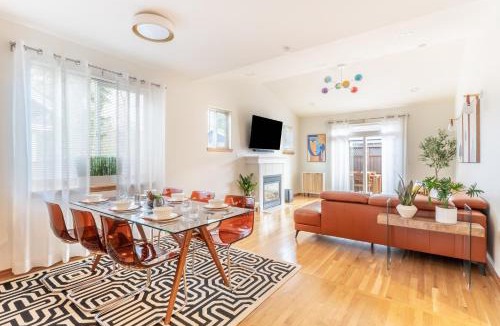 Guide Meridian House | 3BR with Game Room, near Seattle & Vancouver