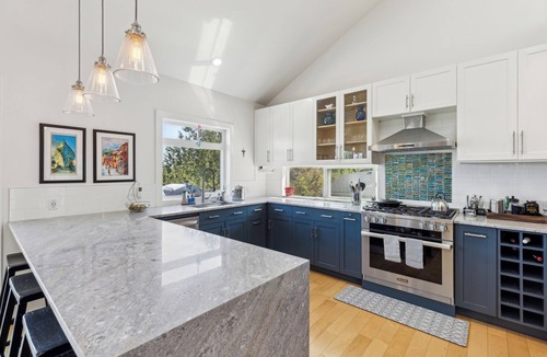 Columbia City House | 4-Bd w/AC, Walk to Light Rail, Yard, VIEW Dog OK!