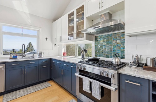 Columbia City House | 4-Bd w/AC, Walk to Light Rail, Yard, VIEW Dog OK!