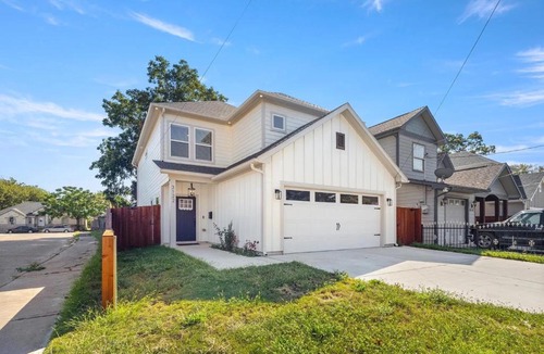 West Dallas House | 4 Bdr, 2.5Bth Dallas Getaway, New Build