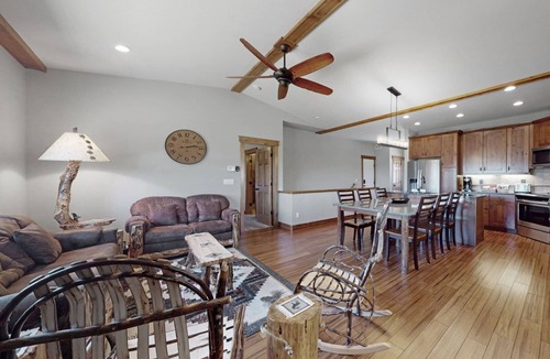 Estes Park Cabin | 4 BDRs w/attached Private Baths, 2 Zone AC/Heat, Views, near RMNP & Mary's Lake