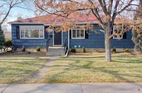 Southeast House | 4 bed rooms + more Denver Home Quiet Neighborhood