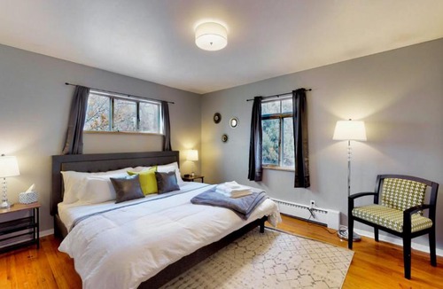 Southeast House | 4 bed rooms + more Denver Home Quiet Neighborhood
