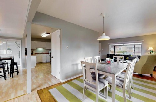 Southeast House | 4 bed rooms + more Denver Home Quiet Neighborhood