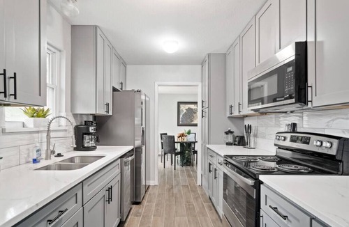 Southridge House | 4 Bedroom 3 full bath 1 story w/Big yard