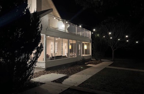 Paradise House | 4 Bedroom Farmhouse on Private 148 acres with 5 Ponds