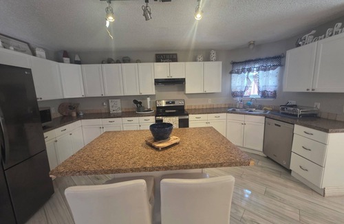 Lubbock House | 4-bedroom house in wonderful Lubbock with AC, WiFi, and swimming pool