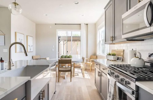 Westminster House | 4 BEDROOM MODERN HOME, FREE PARKING, A/C, W/D,WIFI