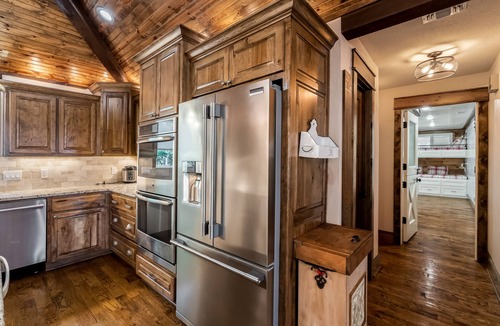 Gober House | 4 BR Farmhouse with Private Lake