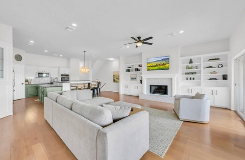 April Sound House | 4 BR Waterfront Retreat w/Hot Tub, Swim-Off Dock, Lake Views