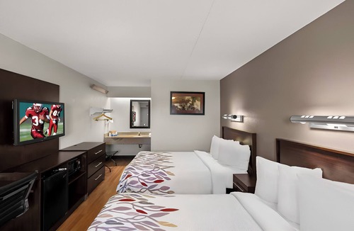 Las Colinas Hotel | 4 Comfortable Stays Near Lake, Golf, LEGOLAND & Family Entertainment