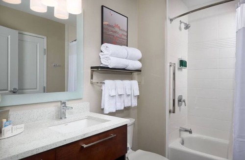 Lake Worth Hotel | 4 Comfortable Suites Near Texas Motor Speedway for Race Enthusiasts