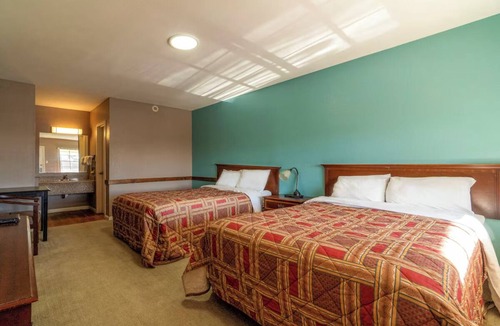 Sweet Home Hotel | 4 Convenient Rooms Perfect for Weekend Getaway near Yoakum Heritage Museum