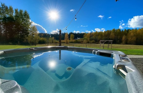 Lime Kiln House | 4 King Beds | 20 Acres | Hot Tub + Private Trail