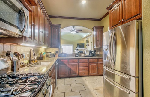 Central Oklahoma City Cottage | 4 Mi to Bricktown Excitement! Group Escape w/ Yard