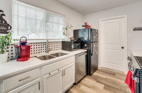 Cedar Hill Cottage | 4 Mi to Joe Pool Lake! Cedar Hill Family Haven
