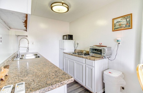 Bosque Farms Cottage | 4 Mi to Rio Grande: Bosque Farms Home w/Patio!