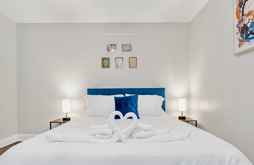 Arlington Apartment | 4 min Walking distance to Cowboys Stadium