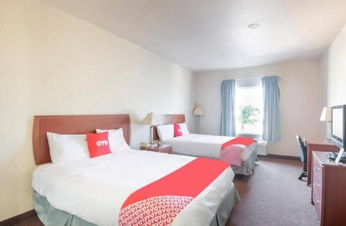 Clute Hotel | 4 Private Rooms Designed for Guests Seeking Comfort & Safety