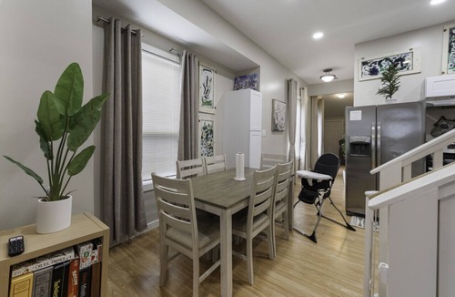 Fort Worth Cottage | 4 Queen Beds High Speed Wifi Private Parking