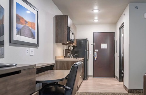 Mitchell Hotel | 4 Serene & Functional Rooms Near Parks & Recreation Areas Perfect for Families