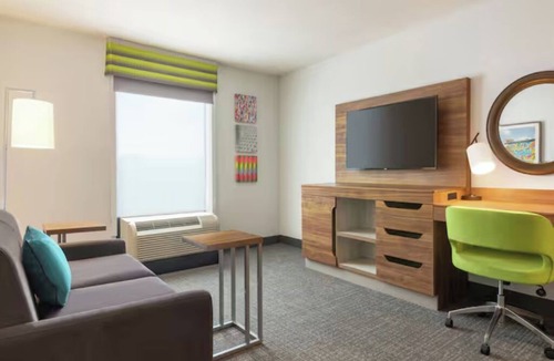 Houston Hotel | 4 Suites Ideal for Exploring Houston Highlights | AMF Diamond Lanes - 1.5 miles