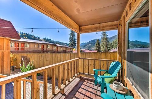 Red River House | 4 Units in Red River: Mtn Views, Steps to Main St