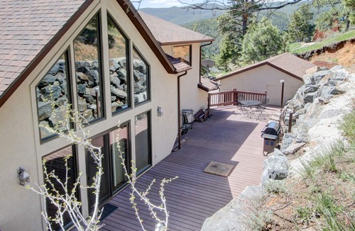Evergreen House | 4000 SQ FT Luxury Mountain Home. 28 mins Denver & SKI. Best views! HOT TUB!