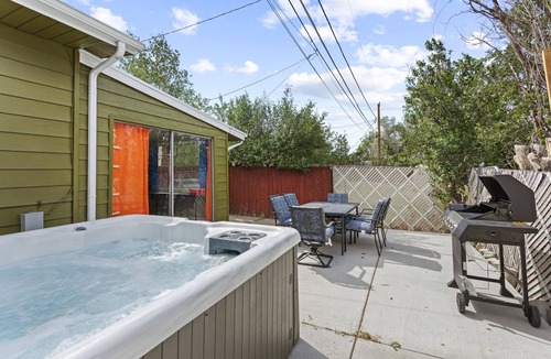 Welby House | 420 HotTub PS5 Arcade Theater PoolTable Sauna Pole