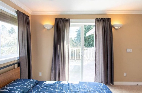 Tukwila House | 4429 upper B · Gorgeous 3BR suite near airport & Seattle-Unit B