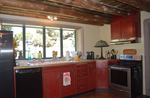 Taos House | “44a - Orchard Pommerale” is a treasure for relaxation with southwest charm