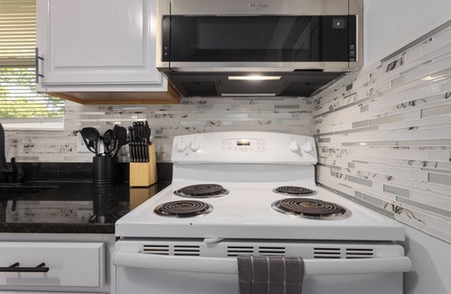 Riverside Apartment | 4867 2BR apt/15 minutes from airport/Downtown