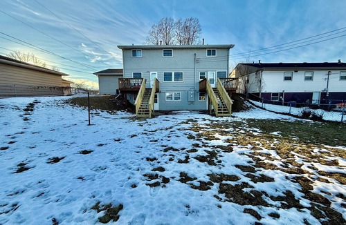 Sioux Falls House | 4BD Pet-Friendly Townhome Fenced Yard Garage