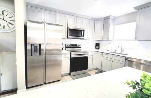 Mar Lee House | 4bdrm-4 bath; Families/Corporate Stays; Pets OK!