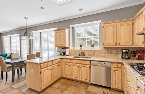 Grapevine House | 4BR, 2.5BA, sleeps 10, Carroll ISD