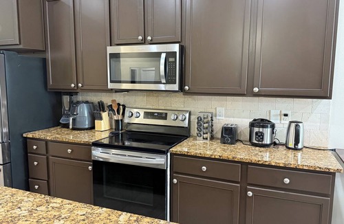 Lubbock House | 4BR/2B Lubbock CompleteHome Stay