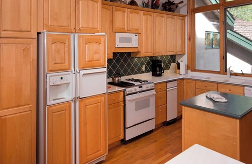 Edwards House | 4BR/4BA Private Rustic Home in Arrowhead - Quick Shuttle to the Lift!