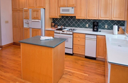 Edwards House | 4BR/4BA Private Rustic Home in Arrowhead - Quick Shuttle to the Lift!
