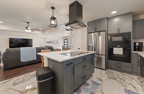 West Arlington House | 4BR Arlington Home, Minutes to AT&T Stadium