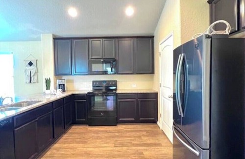 Medina Valley House | 4BR Boho Perfect for Families & Groups, Sleep 8, Ideal for Lackland AFB