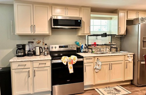 Oak Cliff Ski Chalet | 4BR Home w/ Pool, BBQ & Private Parking Near AT&T