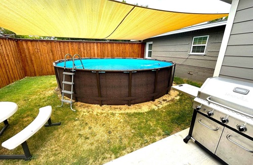 Oak Cliff Ski Chalet | 4BR Home w/ Pool, BBQ & Private Parking Near AT&T
