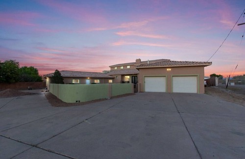 West Bluff House | 4BR Retreat w/gated parking Near Old Town