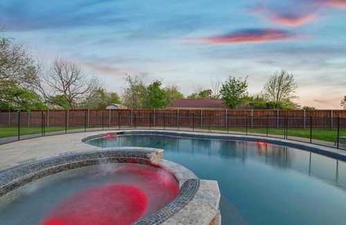 Denton House | 4BR Retreat with Pool and Grill