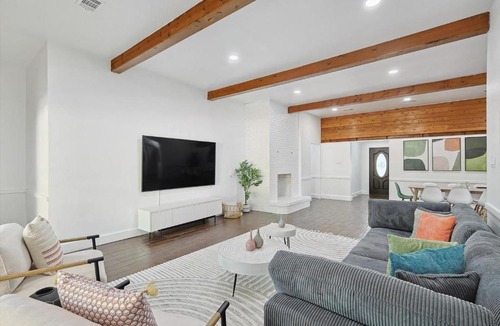 Denton House | 4BR Retreat with Pool and Grill
