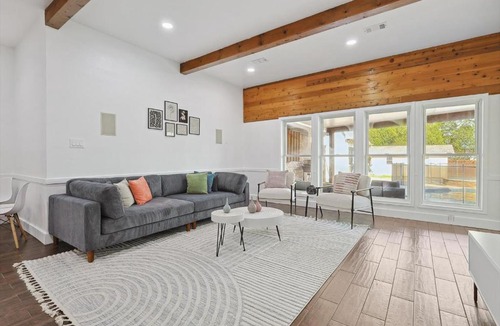Denton House | 4BR Retreat with Pool and Grill