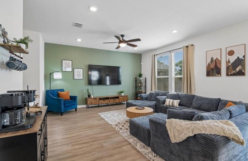 West San Antonio House | 4BR Rustic Getaway SeaWorld Lackland BMT Arcade Pool Table